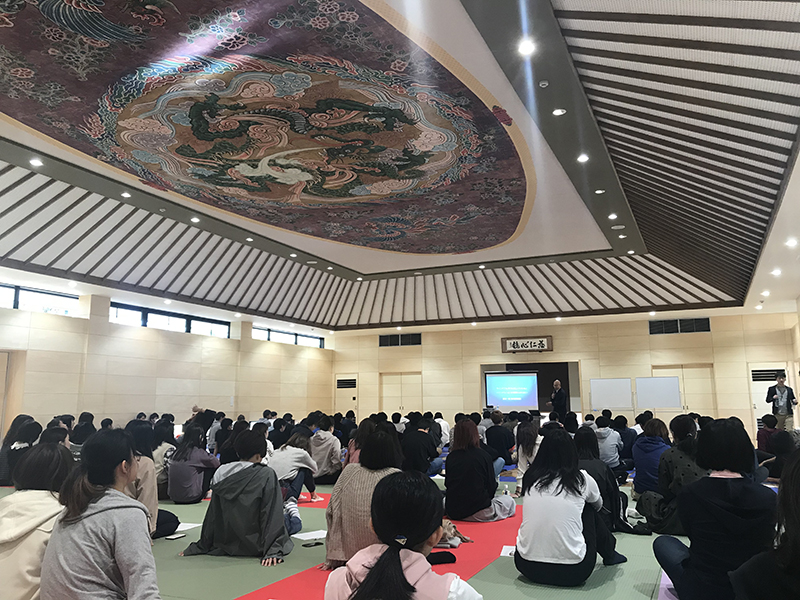 関西医科大学のマインドフルネス実習